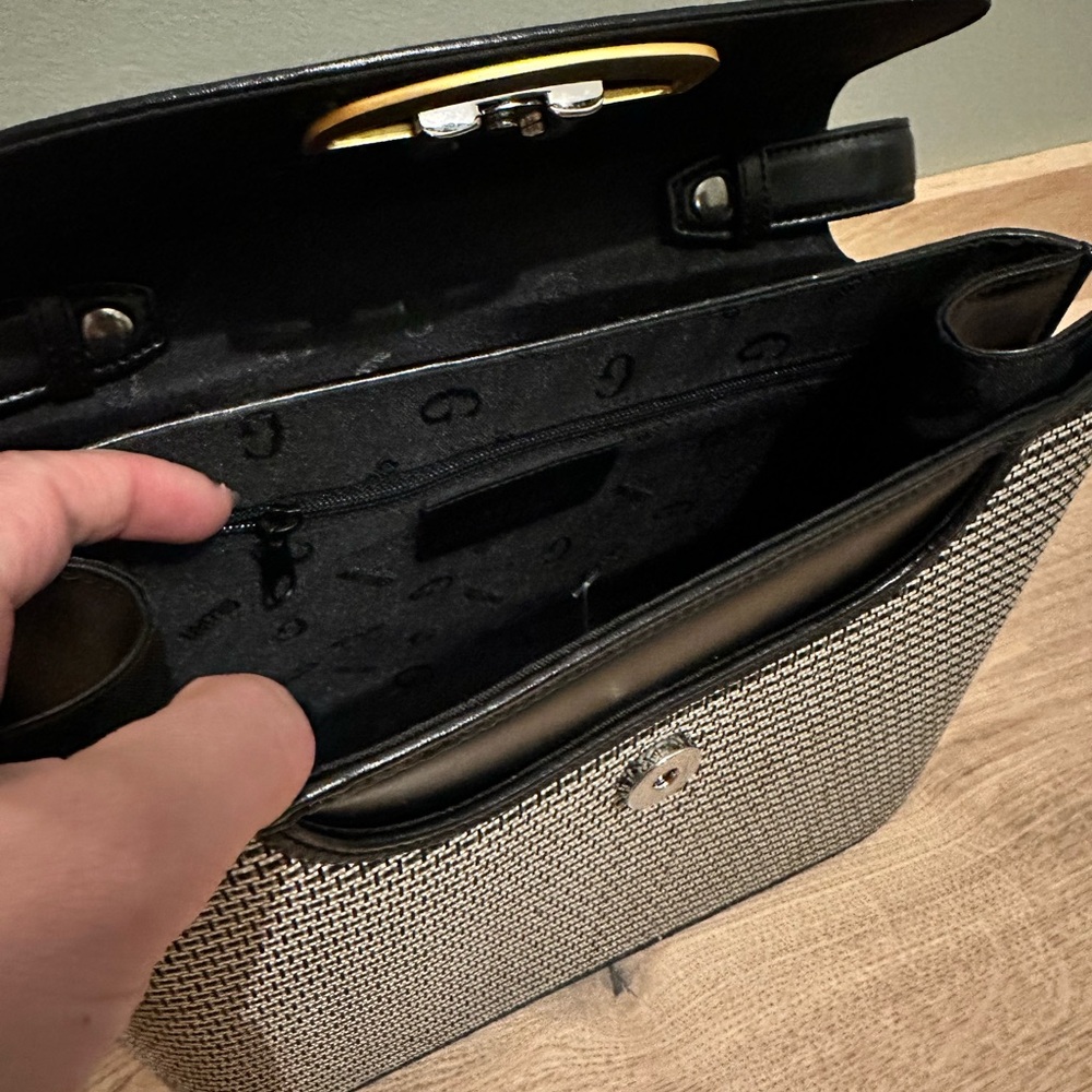 Structured Handbag - Picture 5 of 9